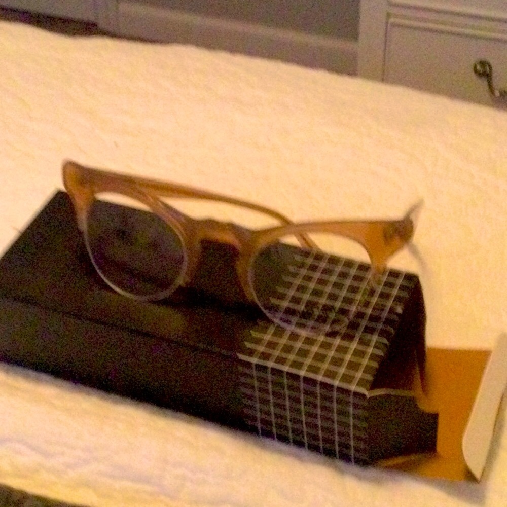 New Hollywood, Italy eyeglasses . 45/27/140 crystal brawn.